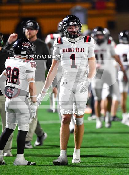 Thumbnail 1 in Mineral Wells vs Glen Rose (Texas UIL 4A D2 Bi-District) photogallery.