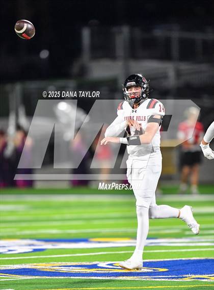 Thumbnail 3 in Mineral Wells vs Glen Rose (Texas UIL 4A D2 Bi-District) photogallery.