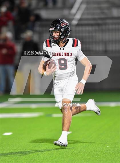 Thumbnail 1 in Mineral Wells vs Glen Rose (Texas UIL 4A D2 Bi-District) photogallery.