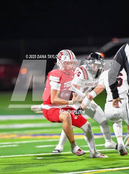 Thumbnail 1 in Mineral Wells vs Glen Rose (Texas UIL 4A D2 Bi-District) photogallery.