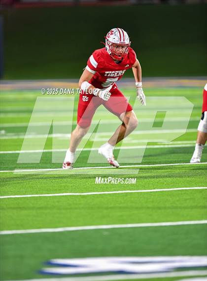Thumbnail 1 in Mineral Wells vs Glen Rose (Texas UIL 4A D2 Bi-District) photogallery.