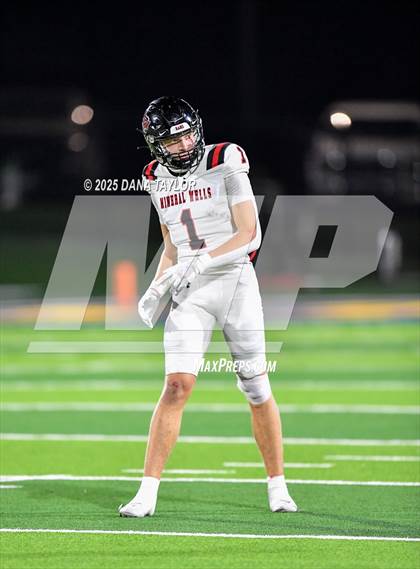 Thumbnail 3 in Mineral Wells vs Glen Rose (Texas UIL 4A D2 Bi-District) photogallery.