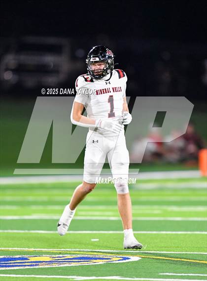 Thumbnail 2 in Mineral Wells vs Glen Rose (Texas UIL 4A D2 Bi-District) photogallery.