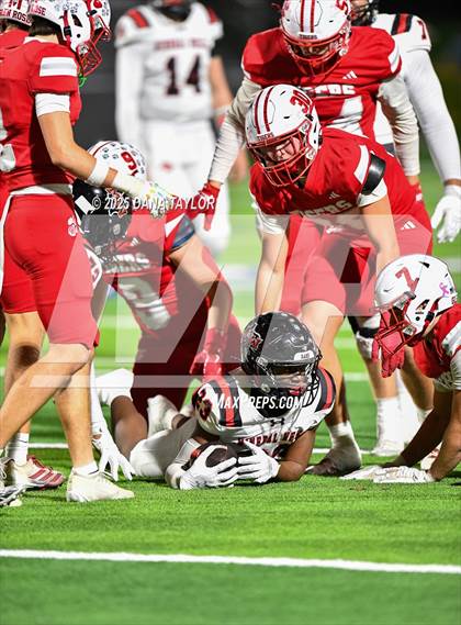Thumbnail 3 in Mineral Wells vs Glen Rose (Texas UIL 4A D2 Bi-District) photogallery.