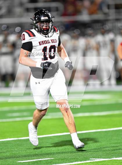 Thumbnail 1 in Mineral Wells vs Glen Rose (Texas UIL 4A D2 Bi-District) photogallery.