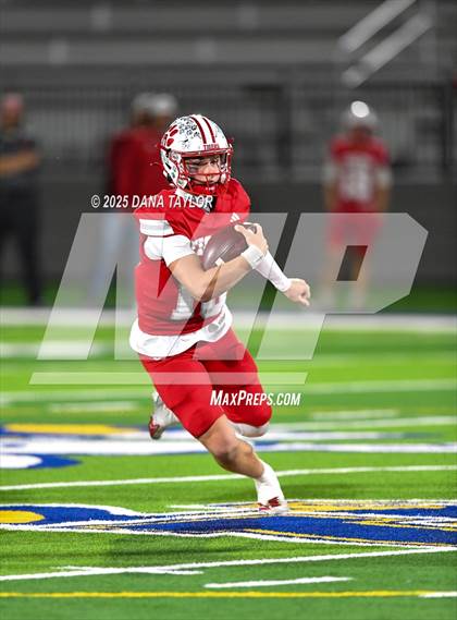 Thumbnail 2 in Mineral Wells vs Glen Rose (Texas UIL 4A D2 Bi-District) photogallery.