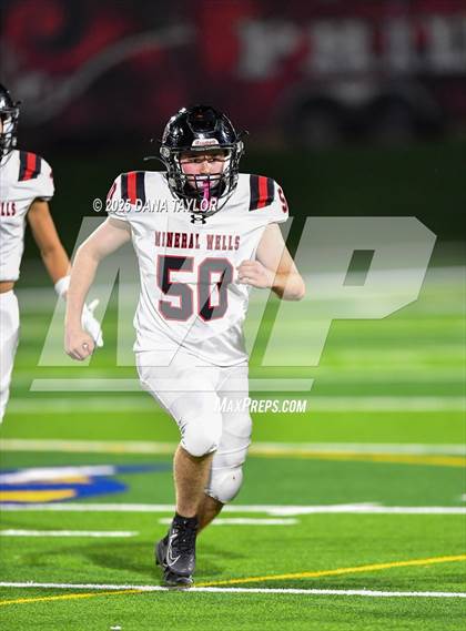 Thumbnail 2 in Mineral Wells vs Glen Rose (Texas UIL 4A D2 Bi-District) photogallery.