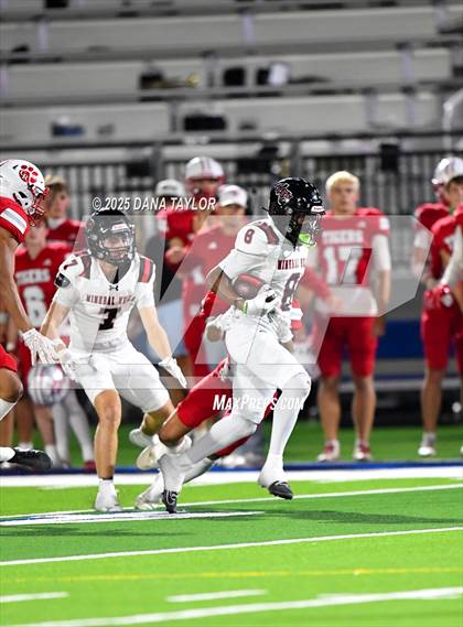 Thumbnail 2 in Mineral Wells vs Glen Rose (Texas UIL 4A D2 Bi-District) photogallery.