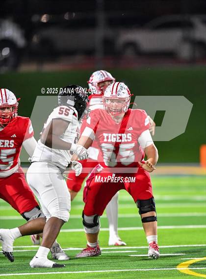 Thumbnail 2 in Mineral Wells vs Glen Rose (Texas UIL 4A D2 Bi-District) photogallery.