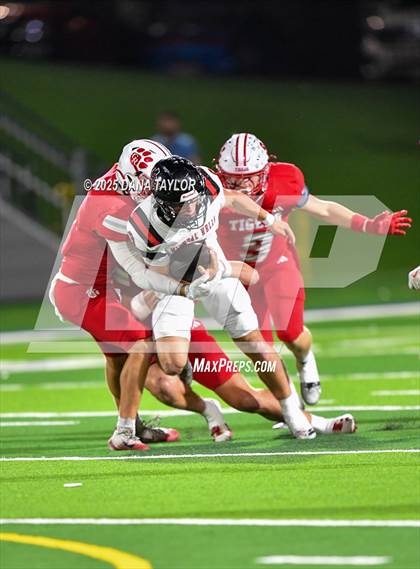 Thumbnail 1 in Mineral Wells vs Glen Rose (Texas UIL 4A D2 Bi-District) photogallery.