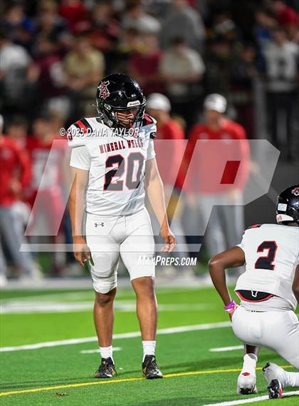 Thumbnail 3 in Mineral Wells vs Glen Rose (Texas UIL 4A D2 Bi-District) photogallery.