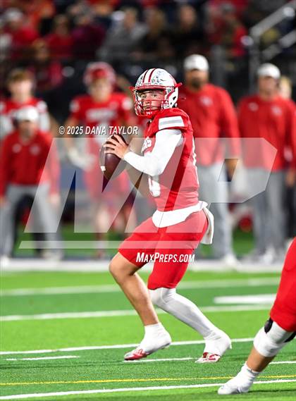 Thumbnail 2 in Mineral Wells vs Glen Rose (Texas UIL 4A D2 Bi-District) photogallery.
