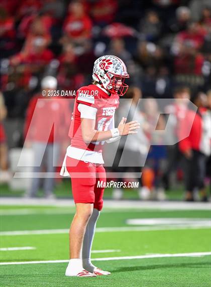 Thumbnail 3 in Mineral Wells vs Glen Rose (Texas UIL 4A D2 Bi-District) photogallery.