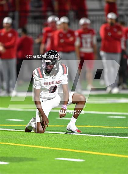 Thumbnail 3 in Mineral Wells vs Glen Rose (Texas UIL 4A D2 Bi-District) photogallery.