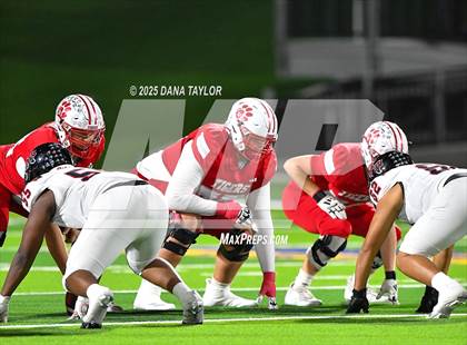 Thumbnail 1 in Mineral Wells vs Glen Rose (Texas UIL 4A D2 Bi-District) photogallery.