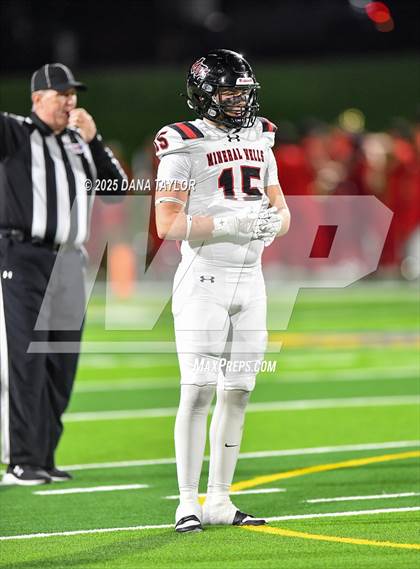 Thumbnail 3 in Mineral Wells vs Glen Rose (Texas UIL 4A D2 Bi-District) photogallery.