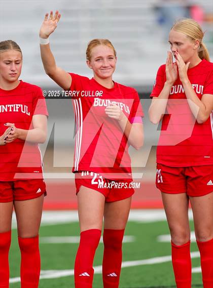 Thumbnail 3 in Bountiful vs. Maple Mountain (UHSAA 5A Second Round) photogallery.