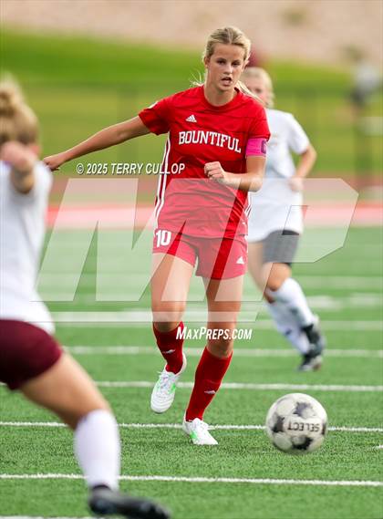 Thumbnail 2 in Bountiful vs. Maple Mountain (UHSAA 5A Second Round) photogallery.