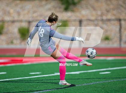 Thumbnail 3 in Bountiful vs. Maple Mountain (UHSAA 5A Second Round) photogallery.