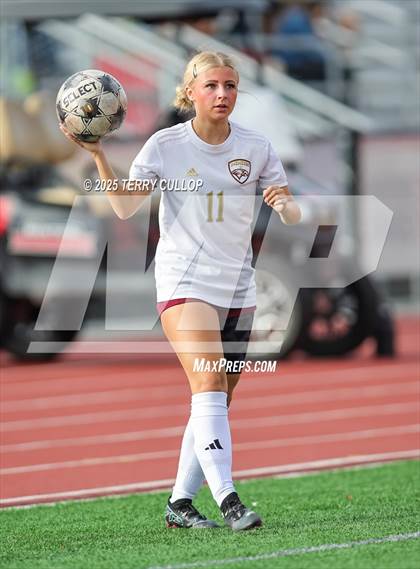 Thumbnail 3 in Bountiful vs. Maple Mountain (UHSAA 5A Second Round) photogallery.