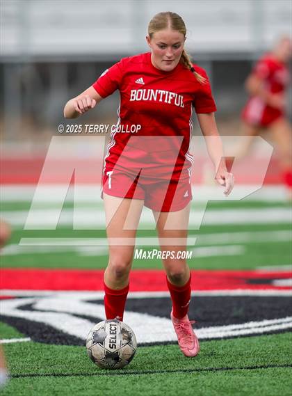 Thumbnail 1 in Bountiful vs. Maple Mountain (UHSAA 5A Second Round) photogallery.