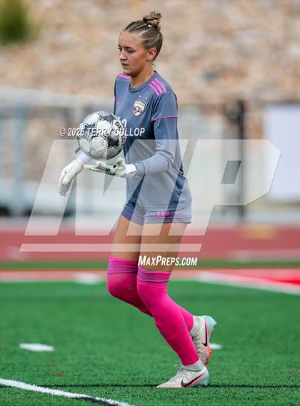 Thumbnail 1 in Bountiful vs. Maple Mountain (UHSAA 5A Second Round) photogallery.