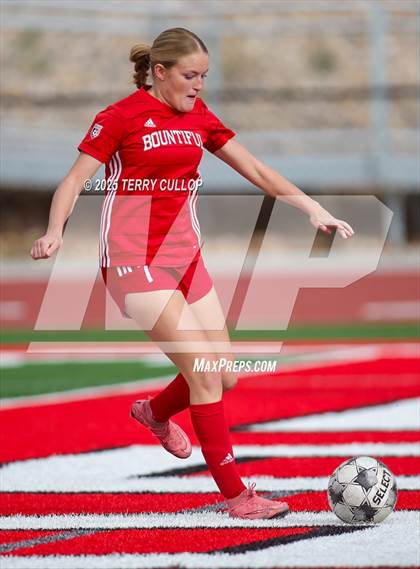 Thumbnail 3 in Bountiful vs. Maple Mountain (UHSAA 5A Second Round) photogallery.
