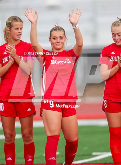 Thumbnail 1 in Bountiful vs. Maple Mountain (UHSAA 5A Second Round) photogallery.