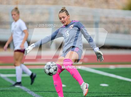Thumbnail 1 in Bountiful vs. Maple Mountain (UHSAA 5A Second Round) photogallery.