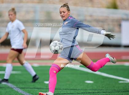 Thumbnail 3 in Bountiful vs. Maple Mountain (UHSAA 5A Second Round) photogallery.
