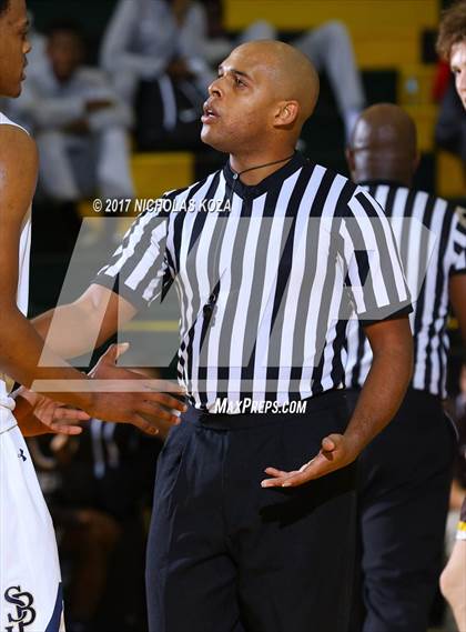 Thumbnail 2 in St. John Bosco vs. Crespi (The Classic at Damien) photogallery.