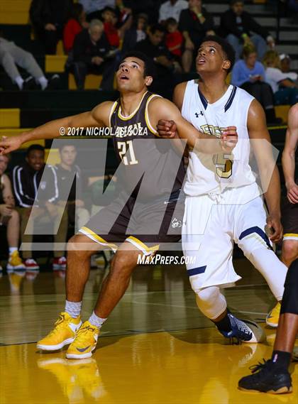 Thumbnail 3 in St. John Bosco vs. Crespi (The Classic at Damien) photogallery.