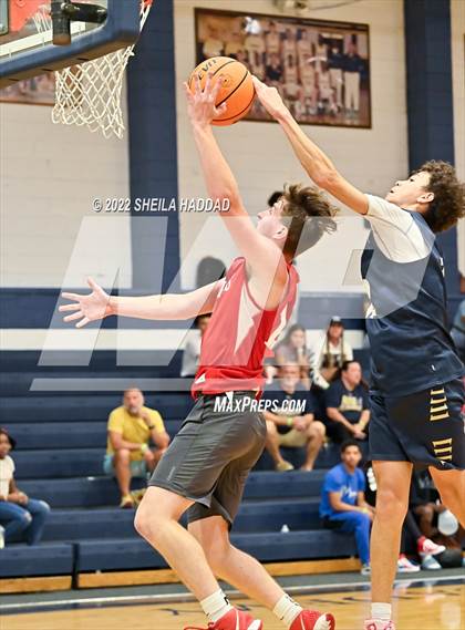 Thumbnail 3 in Northside Christian vs Admiral Farragut  (The Hoop Vibe) photogallery.