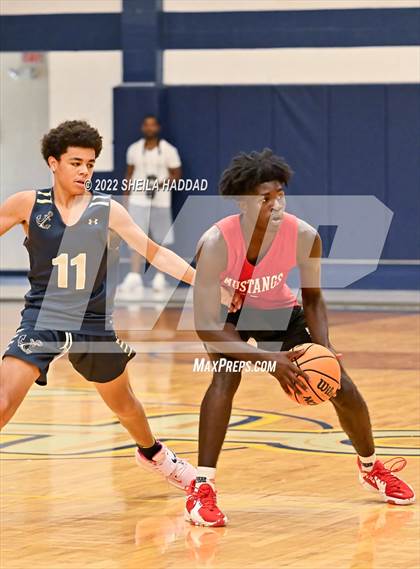Thumbnail 2 in Northside Christian vs Admiral Farragut  (The Hoop Vibe) photogallery.