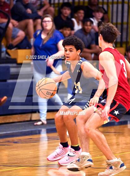 Thumbnail 2 in Northside Christian vs Admiral Farragut  (The Hoop Vibe) photogallery.