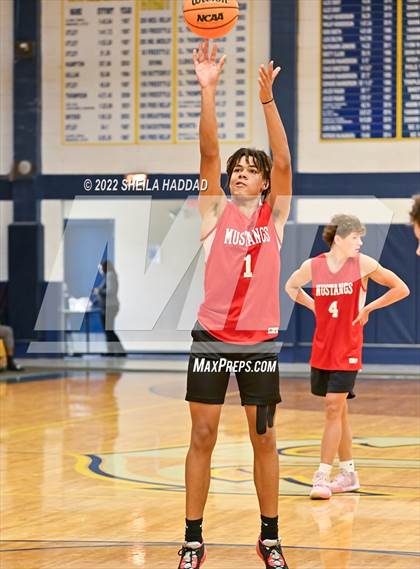 Thumbnail 3 in Northside Christian vs Admiral Farragut  (The Hoop Vibe) photogallery.