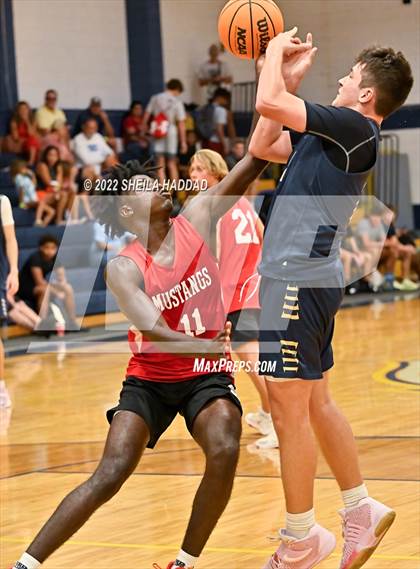 Thumbnail 1 in Northside Christian vs Admiral Farragut  (The Hoop Vibe) photogallery.