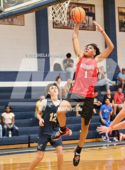 Thumbnail 2 in Northside Christian vs Admiral Farragut  (The Hoop Vibe) photogallery.