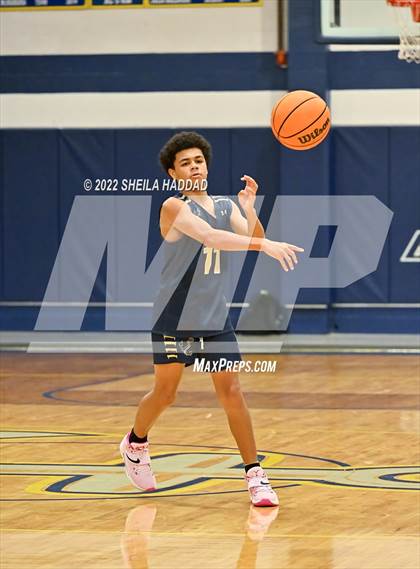 Thumbnail 3 in Northside Christian vs Admiral Farragut  (The Hoop Vibe) photogallery.