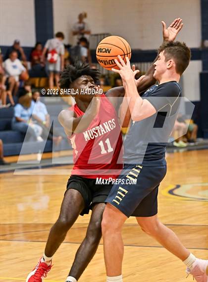 Thumbnail 3 in Northside Christian vs Admiral Farragut  (The Hoop Vibe) photogallery.