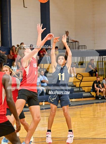 Thumbnail 3 in Northside Christian vs Admiral Farragut  (The Hoop Vibe) photogallery.