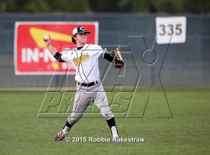 Thumbnail 3 in Crandall vs. Spring Hill (UIL 4A Region 2 Area Playoff) photogallery.