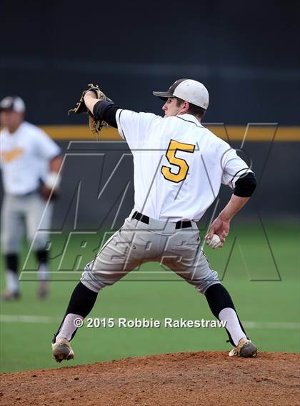 Thumbnail 2 in Crandall vs. Spring Hill (UIL 4A Region 2 Area Playoff) photogallery.