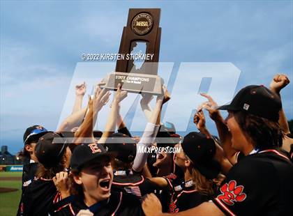 Thumbnail 2 in Edwardsville vs. Mundelein (IHSA 4A State Finals) photogallery.
