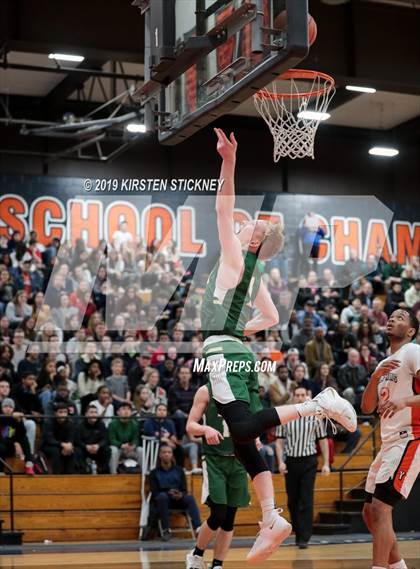 Thumbnail 1 in Lane Tech vs Whitney Young (IHSA 4A Regional Final) photogallery.