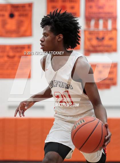 Thumbnail 2 in Lane Tech vs Whitney Young (IHSA 4A Regional Final) photogallery.