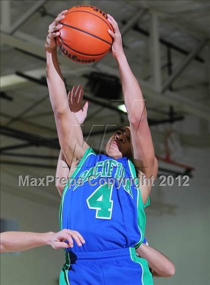 Thumbnail 1 in Pacifica Christian vs. LACES (MaxPreps Holiday Classic) photogallery.