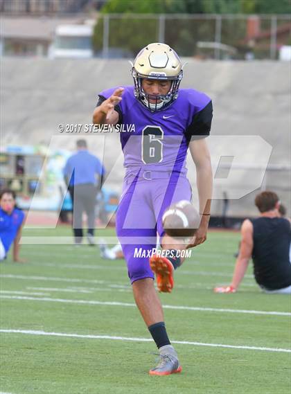 Thumbnail 3 in Clairemont @ Santana photogallery.