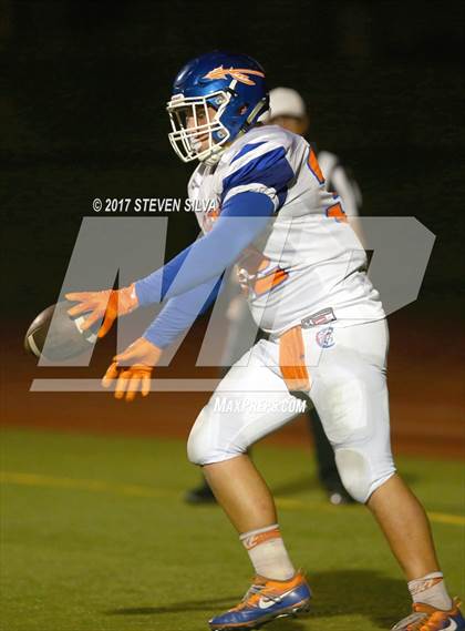 Thumbnail 3 in Clairemont @ Santana photogallery.