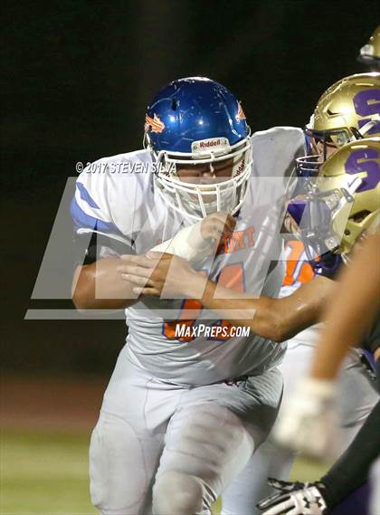 Thumbnail 3 in Clairemont @ Santana photogallery.